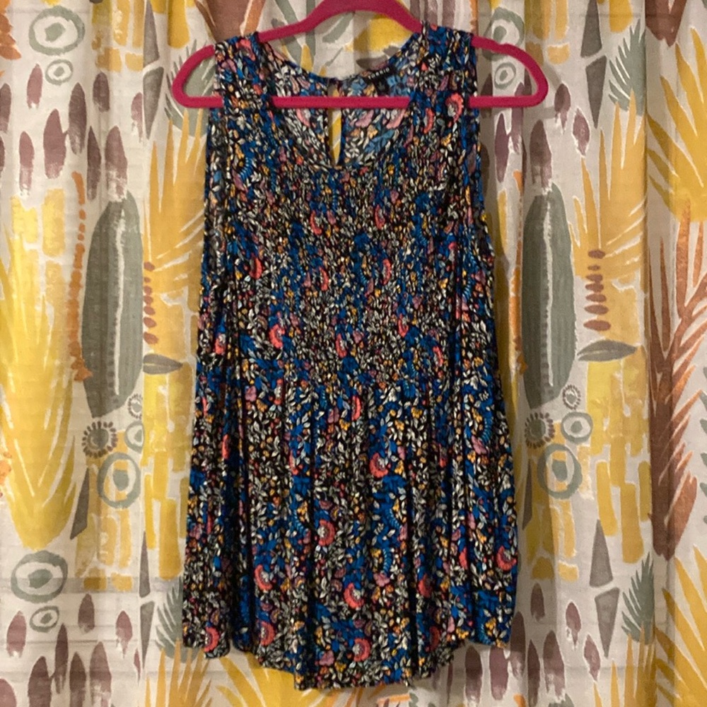 Sleeveless torrid top.